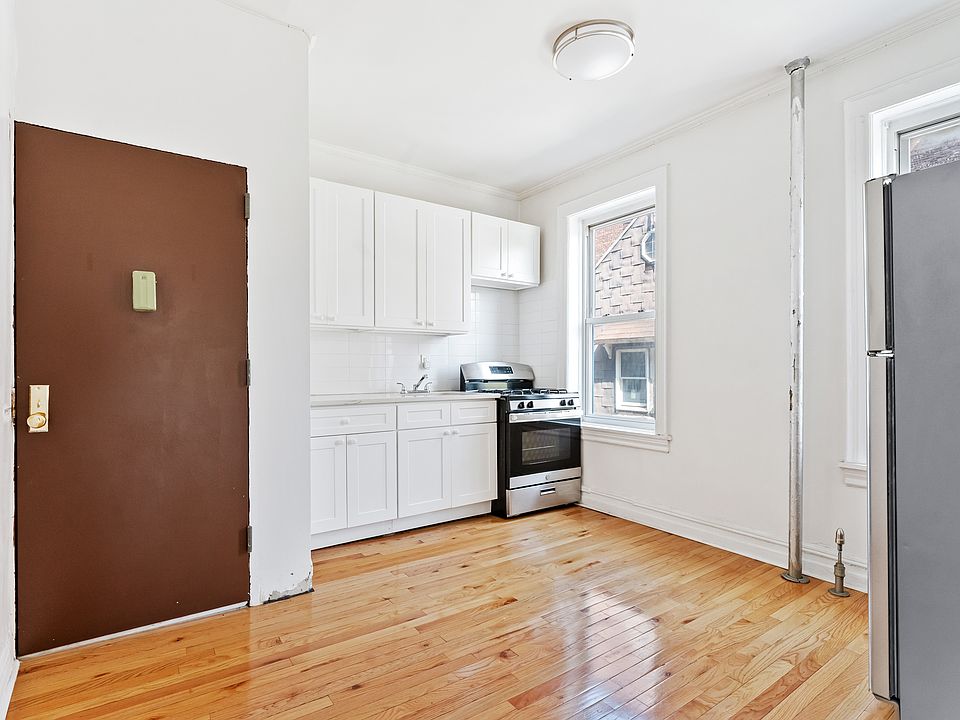 1st image of 862 E 17th St #9