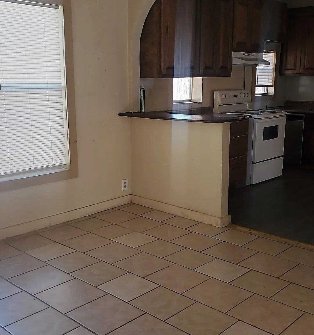 195 Bryan St — Photo 3