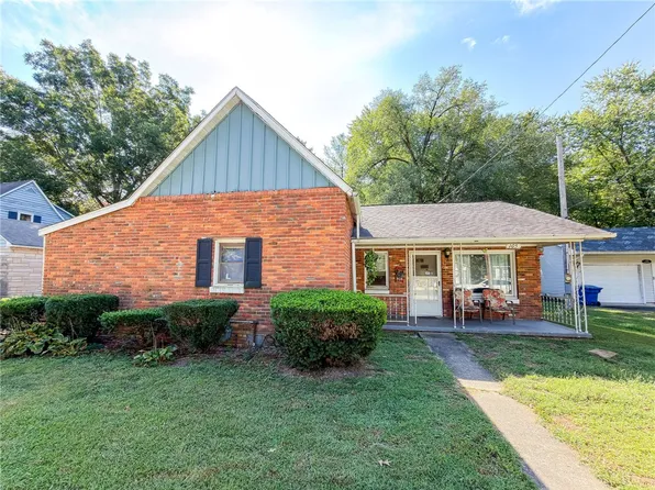 105 E Cherry St, Hutsonville, IL 62433