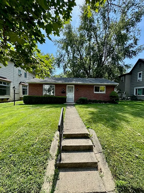 1005 W North St
