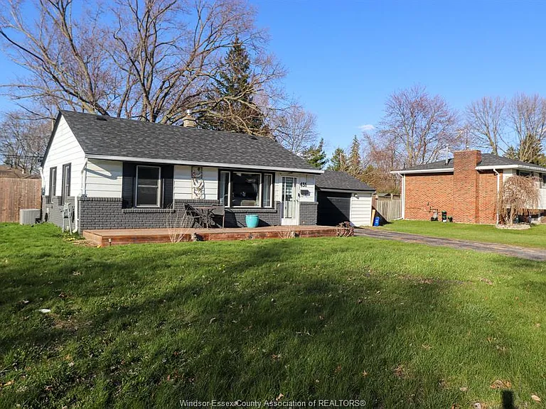 431 Maple Ave — Photo 3