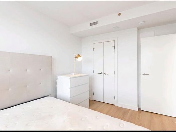 5th image of 4083 Cambie St #710