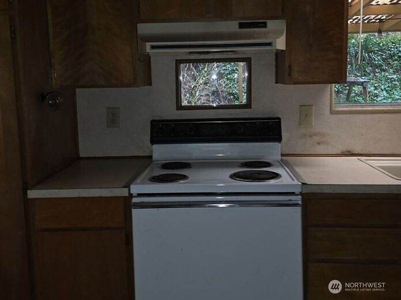 4th image of 10 Moose Road