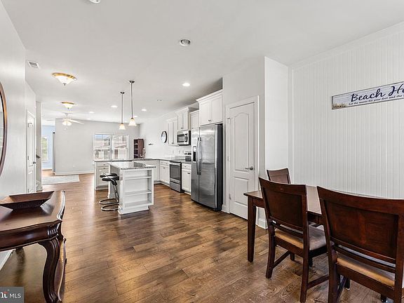 3rd image of 104 Eagle Ct