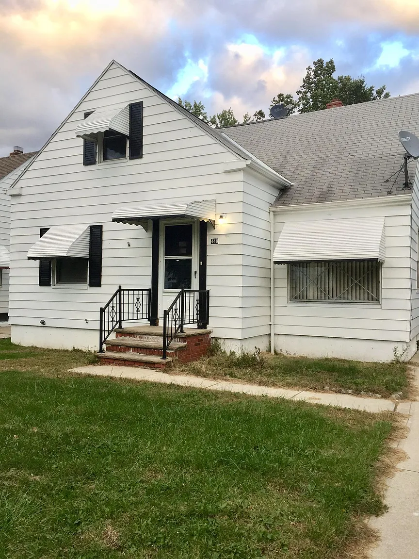 449 E 275th St photo 1