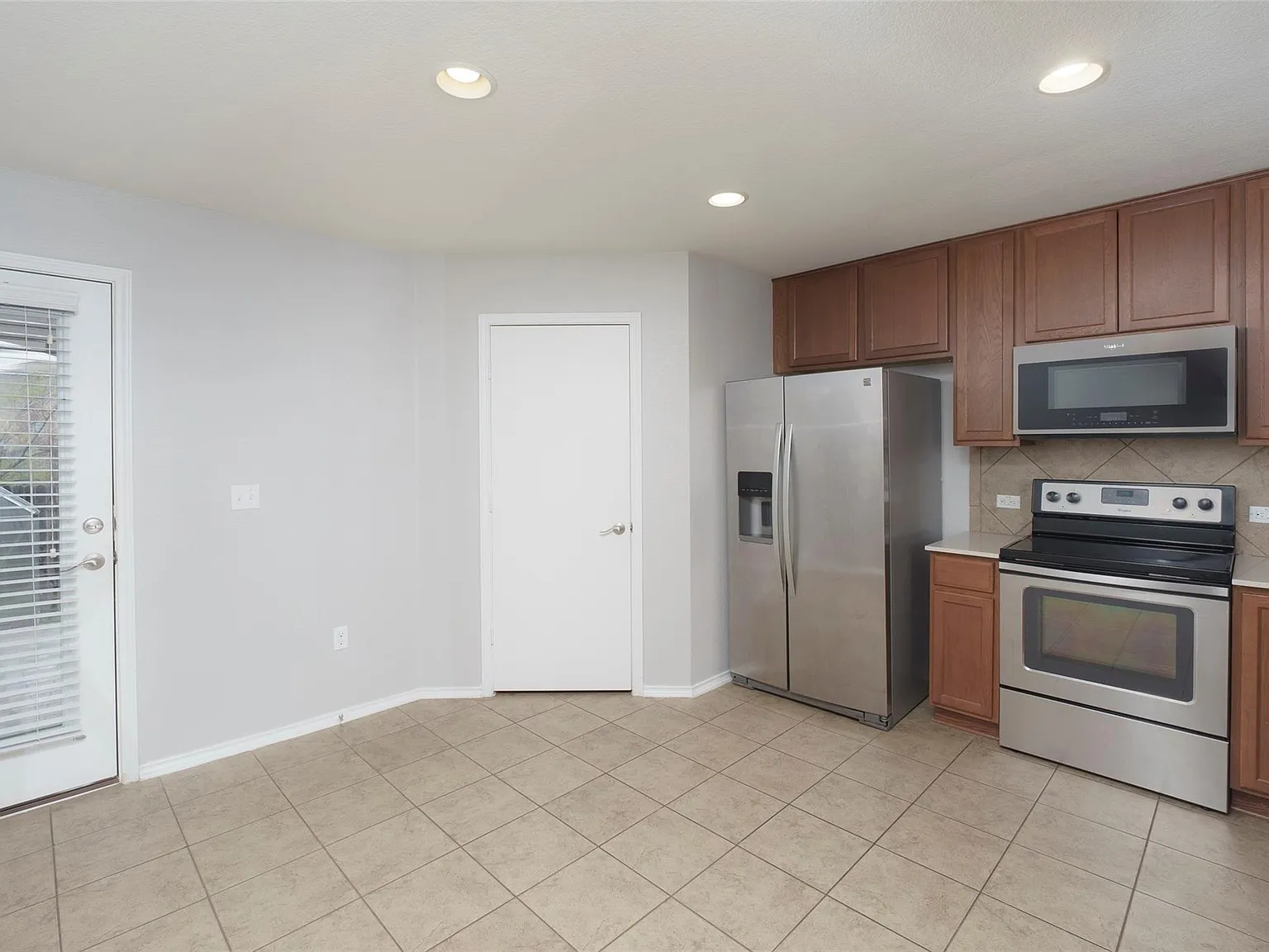 3 bed, 2.0 bath, 1342 sqft, $2,000 — Photo 3