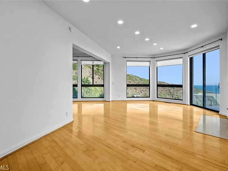 1326 Skyline Dr — Photo 18