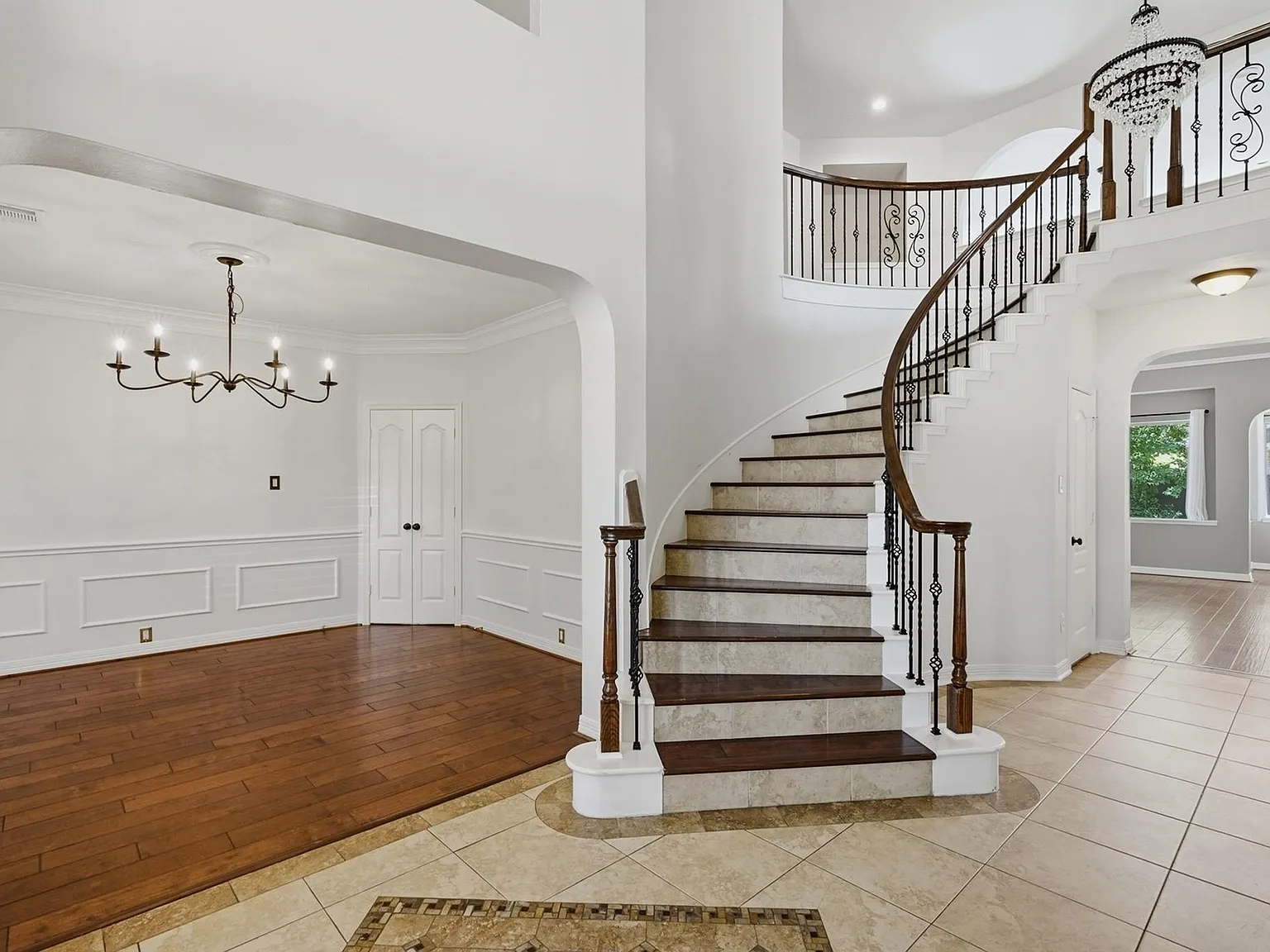 4 bed, 3.5 bath, 4419 sqft, $4,600 — Photo 4