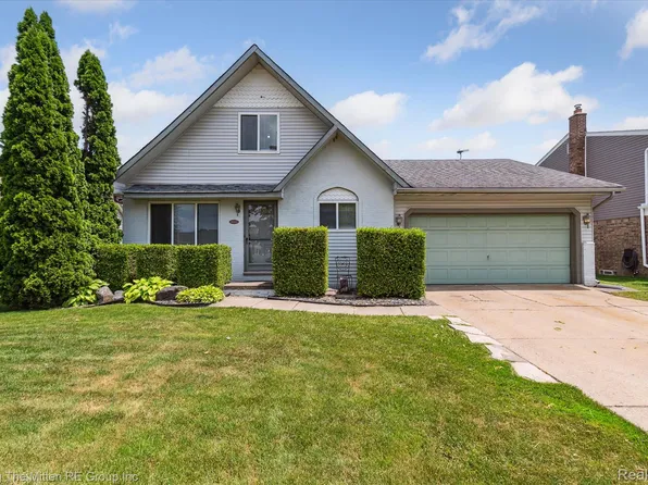 49212 Kimberly Ann Ln, Chesterfield, MI 48051