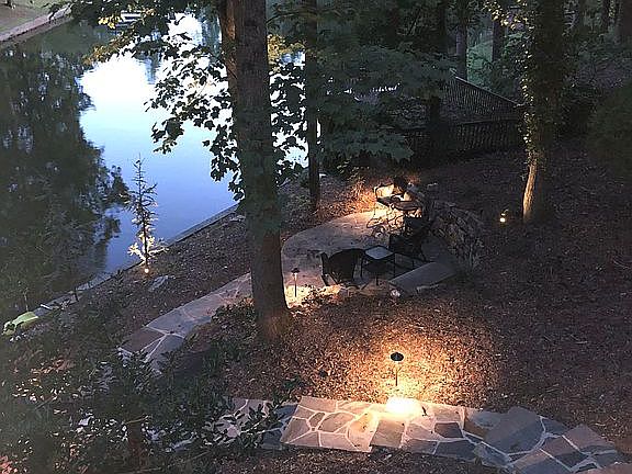 5th image of 550 Lakeshore Dr
