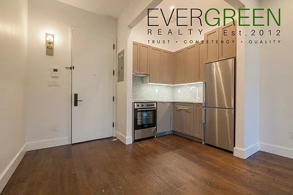 Rented by Evergreen Apartments BK | media 8