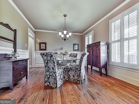 4th image of 601 Walker Ct