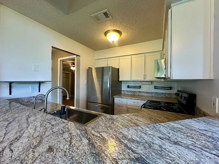 4044 Laurel Green Cir — Photo 10