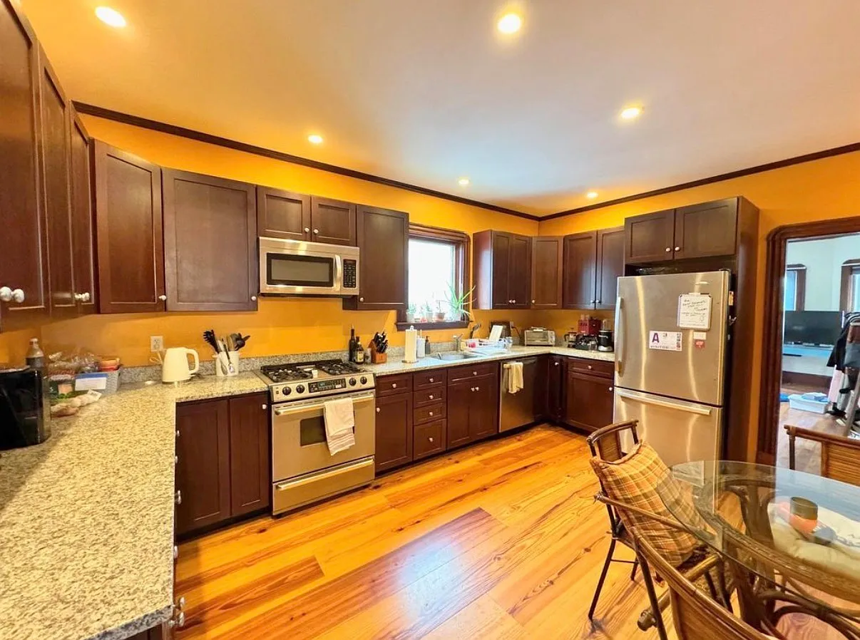 4 bed, 1.5 bath, $4,550 — Photo 3