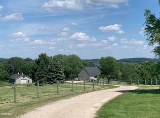 257 Thunder Bay Rd, Galena, IL 61036