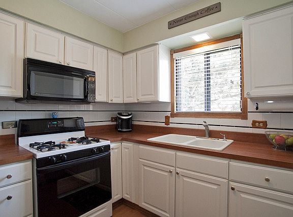 3rd image of 10930 S Worth Ave Unit 8