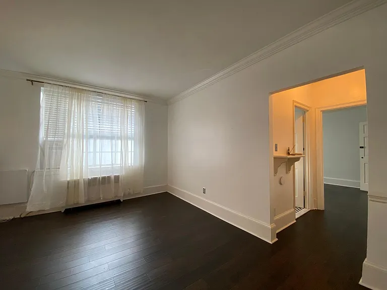living room to bathroom / bedroom hallway