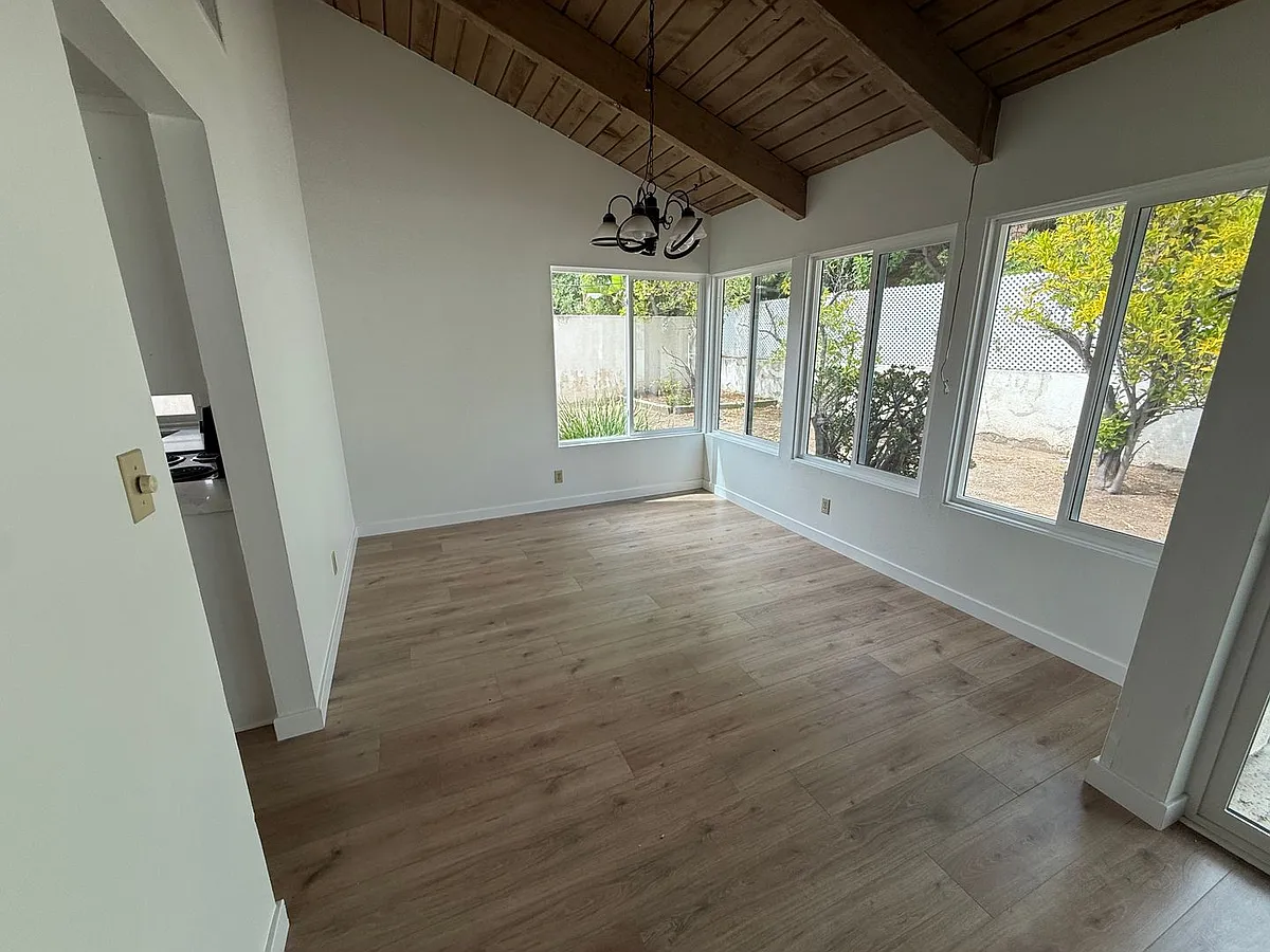 Building Photo - 24625 Overlake Dr