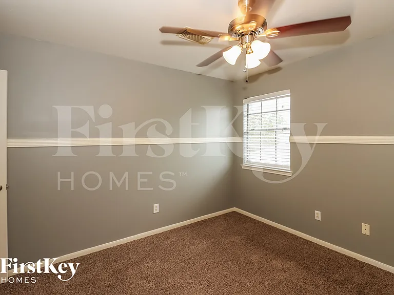 3225 Continental Dr — Photo 15