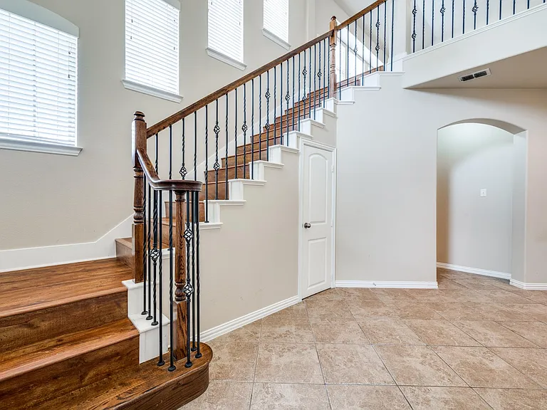 10632 Bolivar Dr — Photo 2