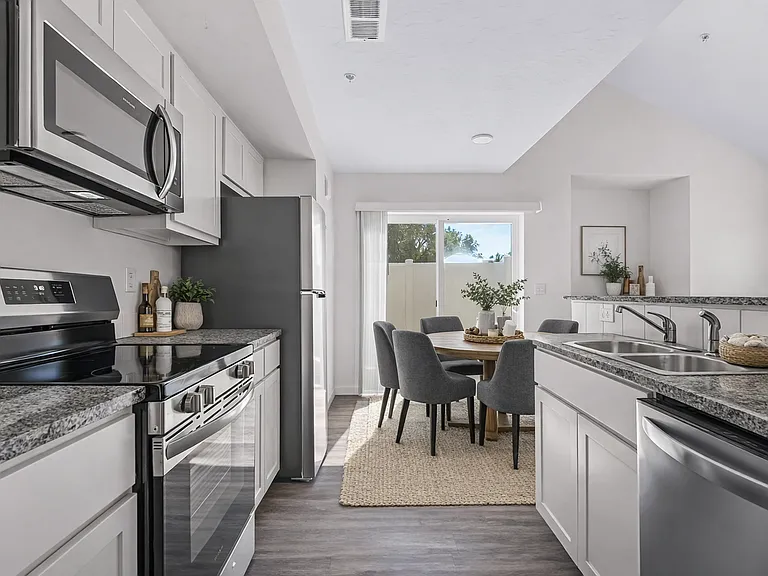 Midway Townhomes — Photo 17