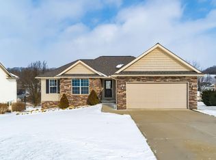 992 Country Club Dr, Howard, OH 43028