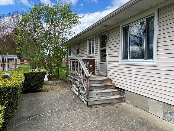 5th image of 2828 Yale St