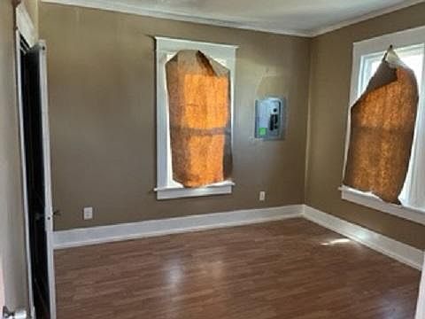 4th image of 2347 Norman Ave