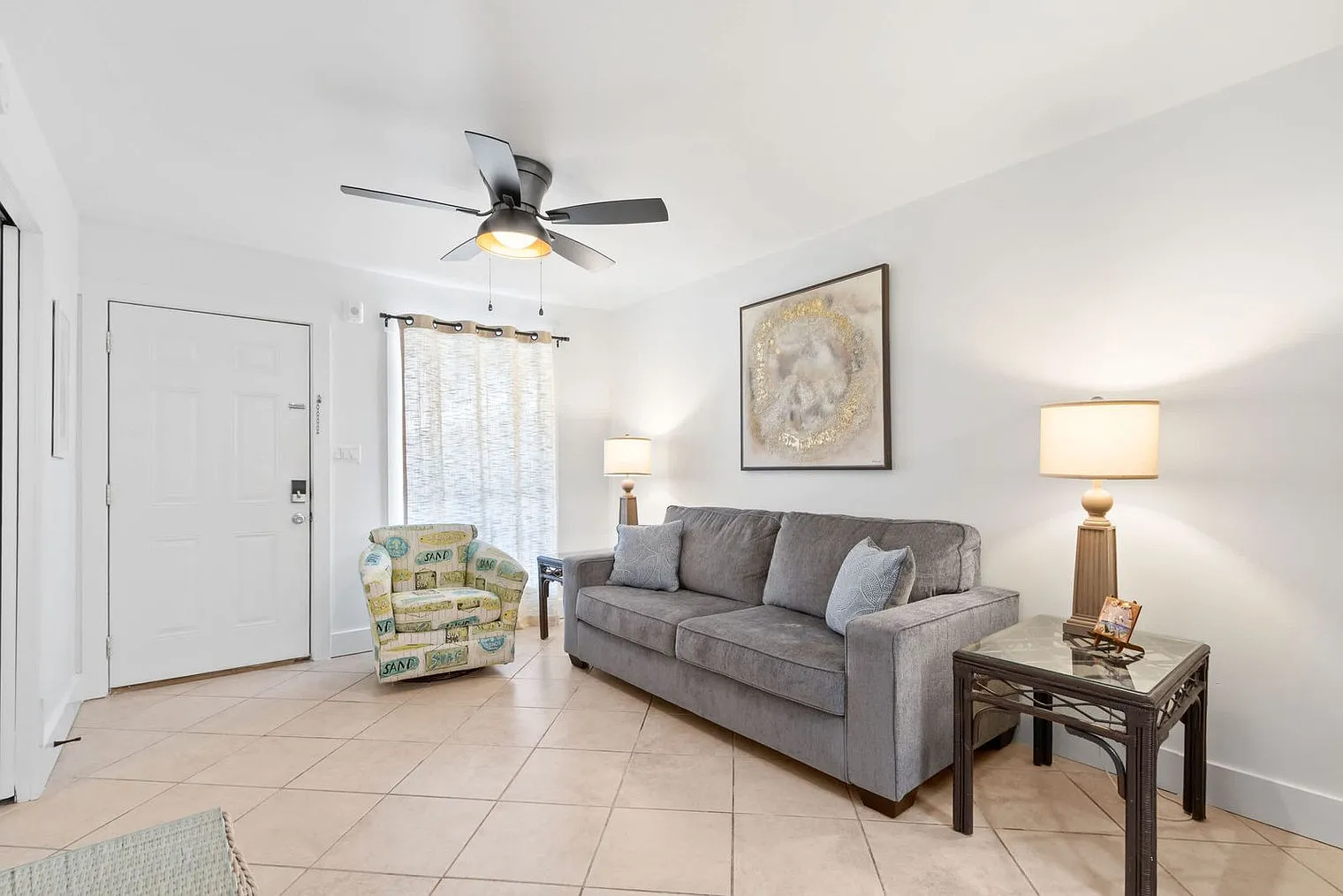 2 bed, 2.0 bath, 893 sqft, $2,187 — Photo 2
