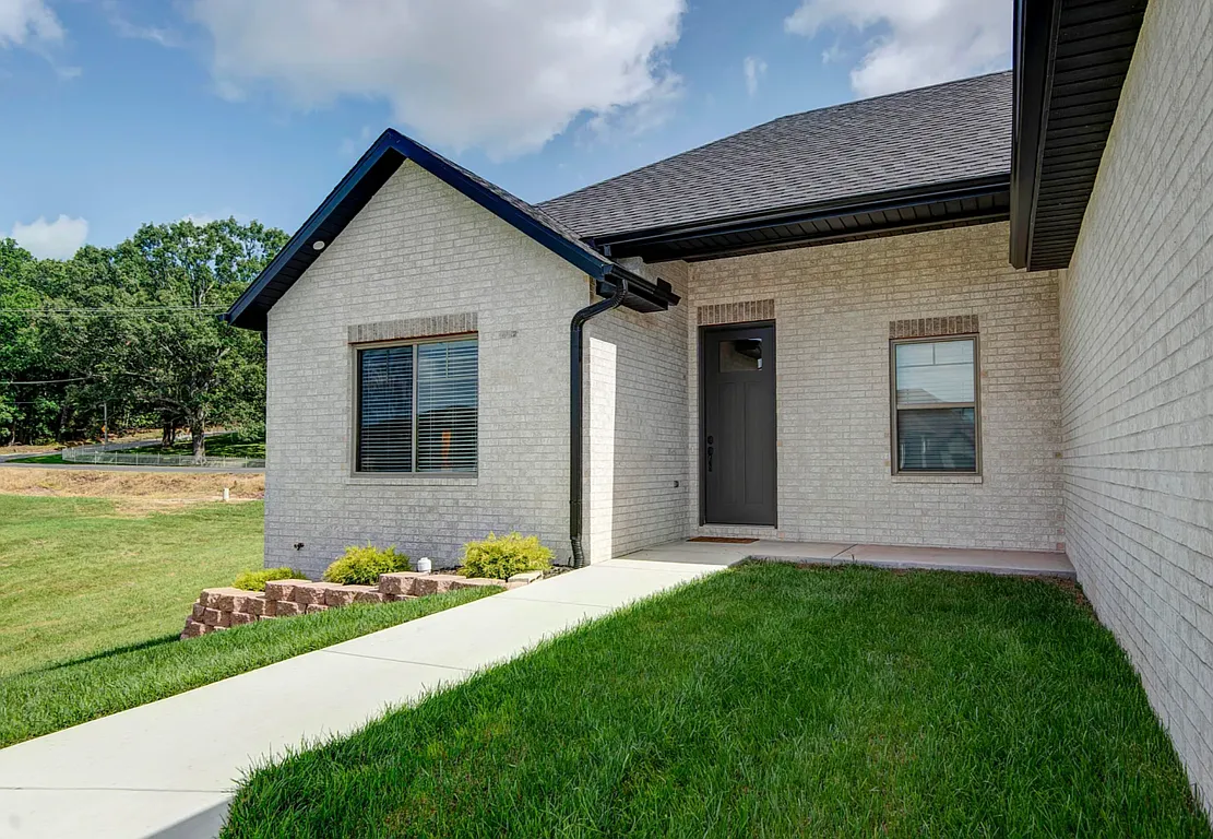 3 bed, 1586 sqft, $2,500 — Photo 3