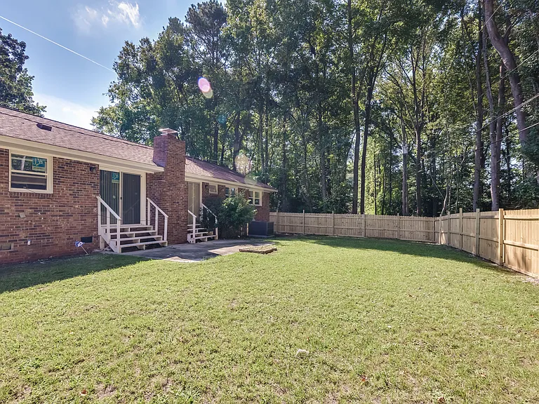 1725 Cheltenham Ln — Photo 3