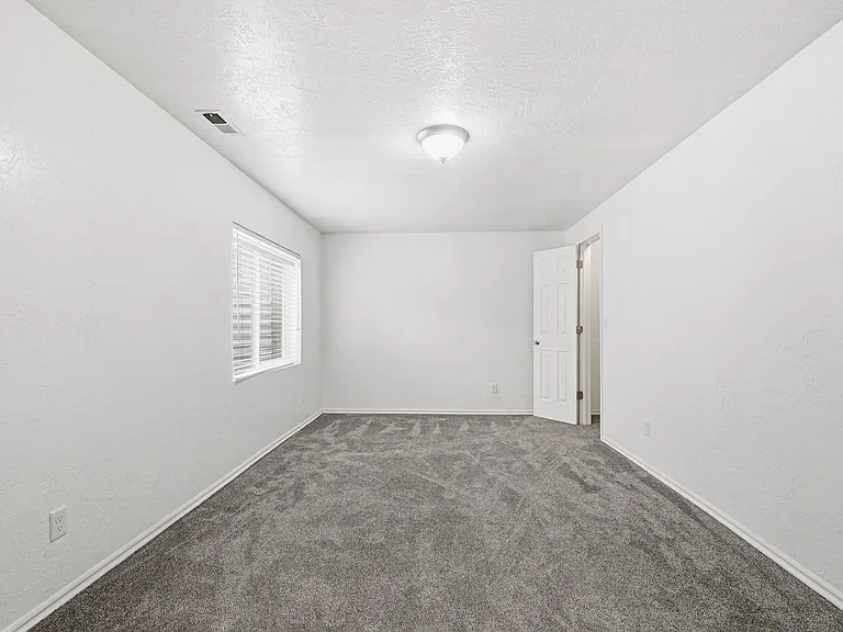 2156 E Frontier St — Photo 13