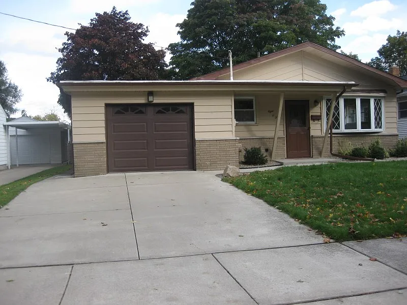 803 Maple St photo 1