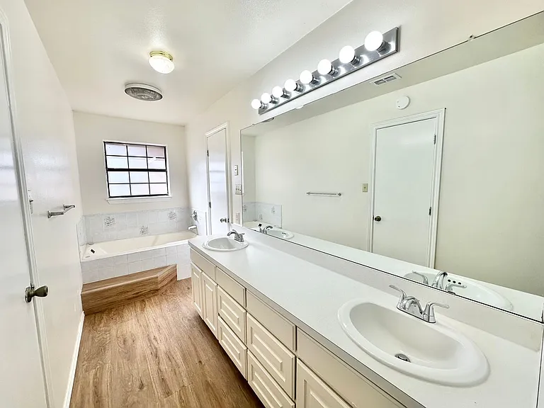 8869 Liberty Rd — Photo 13