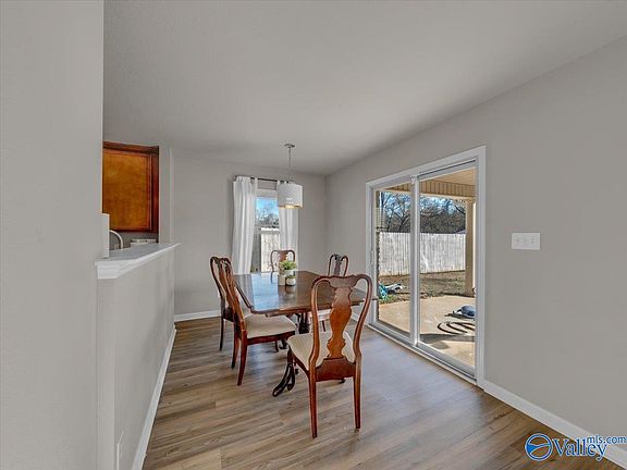 4th image of 220 Valleyside Dr NE