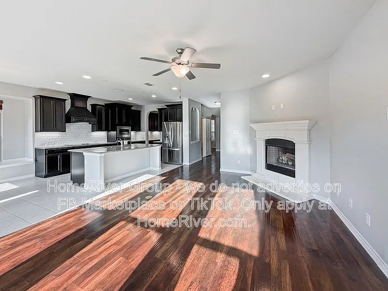 4 bed, 2.5 bath, 2534 sqft, $2,850 — Photo 4