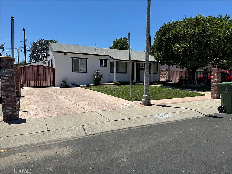 8739 Tyrone Ave — Photo 45