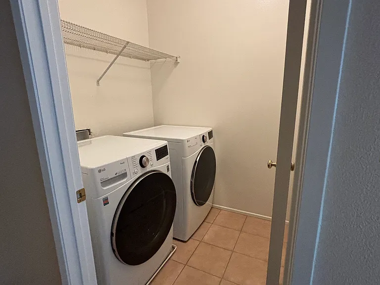 4417 Lakeview Ct — Photo 24