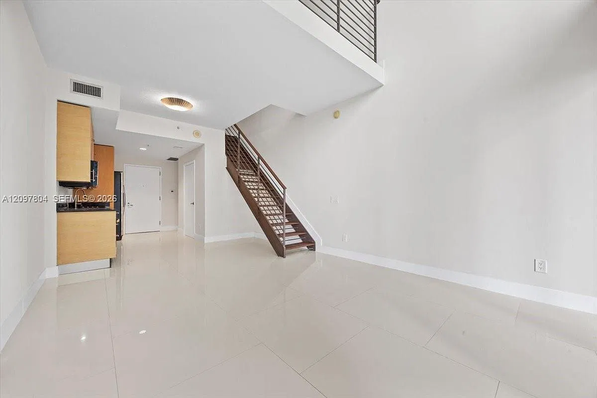 1 bed, 1.5 bath, 877 sqft, $3,200 — Photo 4