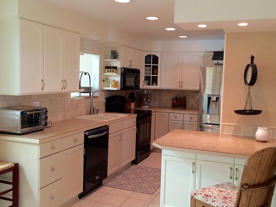 1st image of 518 E Tieton Ave