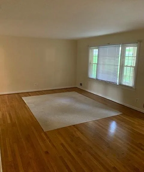 341 Brighton Dr — Photo 6