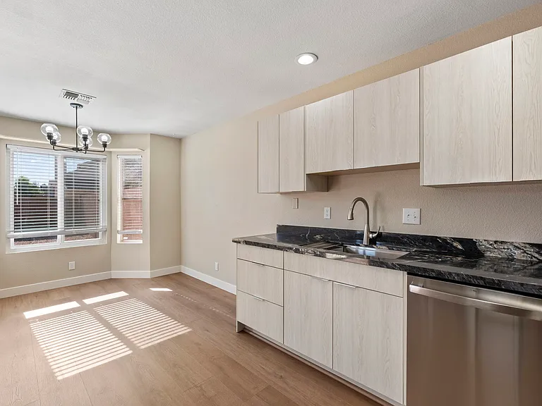 1811 S 39th St #23 — Photo 11