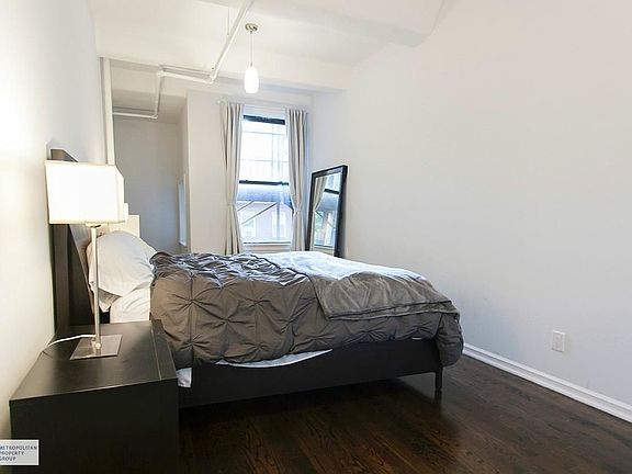 3rd image of 110 W 14th St Fl 6