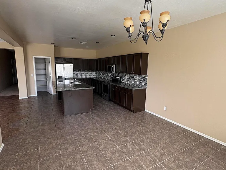2703 E Zion Way — Photo 7
