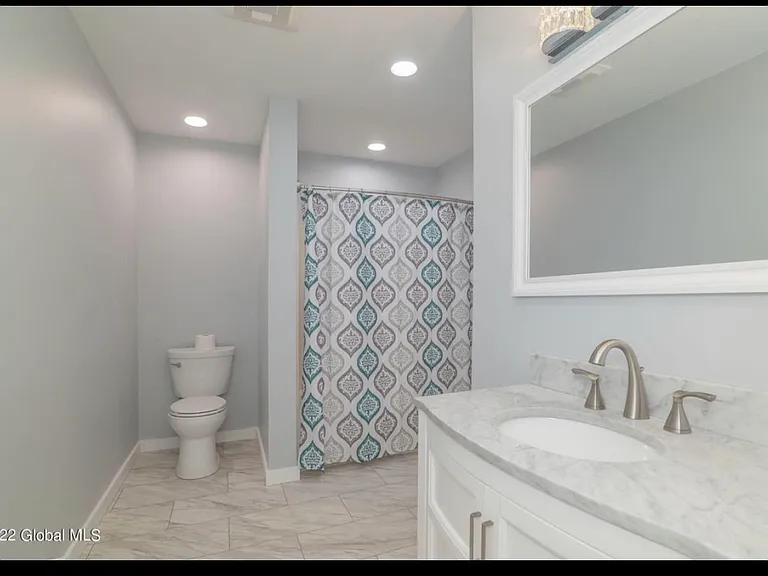 4 Clubhouse Dr #4 — Photo 6