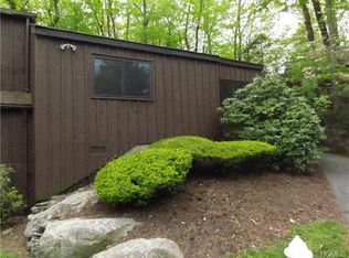 10 Acorn Ct, Highland Mills, NY 10930