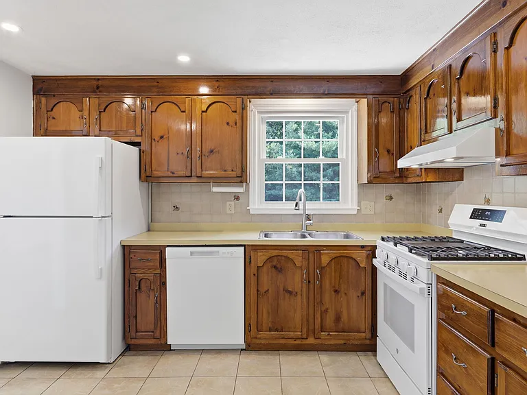 121 Rolling Ridge Ln — Photo 3