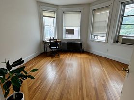1725 Commonwealth Ave, Brighton, MA