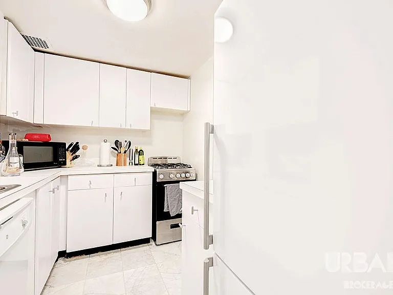 35 Grove St #5M — Photo 3