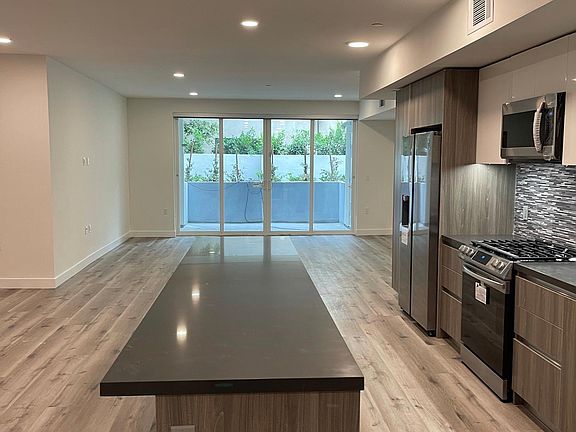 3rd image of 4806 Sylmar Ave #103